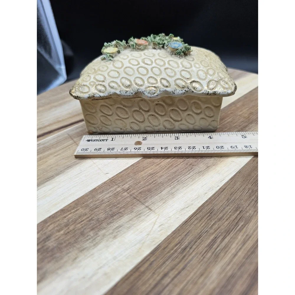 Vintage Porcelain Trinket/Jewelry Box With Applied‎ Flowers On Lid